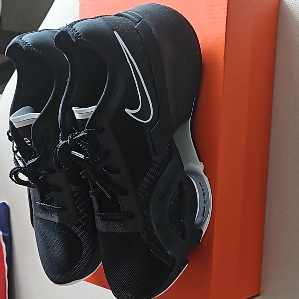 NIKE AIR ZOOM SUPERREP 3. SIZE W8.5 (M7), UK6, EU 40